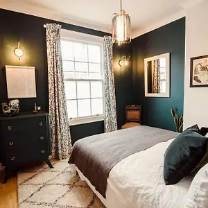 artistic-hideaway-within-yorks-ancient-city-walls.yorkshirehotels.net/